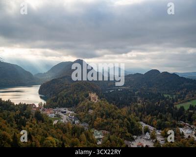 Allemagne, Bavière, Munich, château de Neschwanstein, petite ville de Landsberg am Lech, paysages d'automne et photos de la ville. Mairie, parc, surf, Oktoberfe Banque D'Images