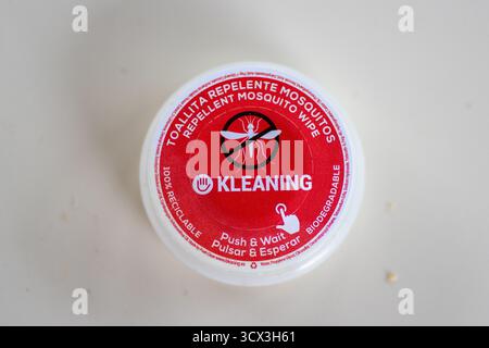POLLENSA, MAJORQUE, ESPAGNE - 13 SEPTEMBRE 2024 tueur de moustiques Kleaning gros plan produit isolé pris à l'extérieur avec un fond naturel Banque D'Images