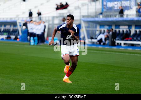 Grenoble, France. 13 octobre 2025. Dayann Methalle (13 France) en action lors du match de qualification du Championnat d'Europe des moins de 21 ans de l'UEFA 2027 entre la France et l'Estonie au stade des Alpes à Grenoble (Constance Bugaut/SPP) crédit : SPP Sport photo de presse. /Alamy Live News Banque D'Images
