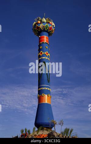 Colonne de fruits, repère, Cannstatter Wasen, funfair, carnaval, Festival du printemps, festival folklorique, Bad Cannstatt, Stuttgart, Bade-Wuerttemberg, Allemagne Banque D'Images