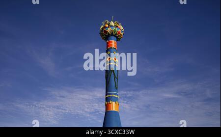 Colonne de fruits, repère, Cannstatter Wasen, funfair, carnaval, Festival du printemps, festival folklorique, Bad Cannstatt, Stuttgart, Bade-Wuerttemberg, Allemagne Banque D'Images