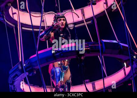 Londres, Royaume-Uni. 13 octobre 2025. Katy Perry a été vu en concert sur scène pendant le Lifetimes Tour à l'O2 Arena, la première de deux nuits à l'arène. (Photo de Bonnie Britain/SOPA images/SIPA USA) crédit : SIPA USA/Alamy Live News Banque D'Images