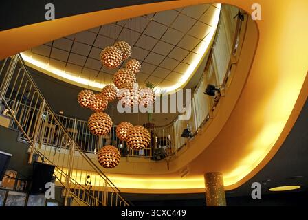Foyer dans le style des années 50, Schmidt Theatre at Spielbudenplatz, Reeperbahn, est présenté Pauli, ville hanséatique de Hambourg, Allemagne Banque D'Images