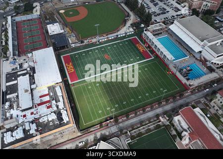Une vue aérienne générale des terrains de football Bloom performance Center et du stade de baseball Dedeaux Field sur le campus de l'Université de Californie du Sud, mercredi 1er octobre 2025, à Los Angeles. Banque D'Images