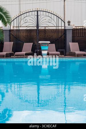 Plan de la piscine privée dans la maison Banque D'Images