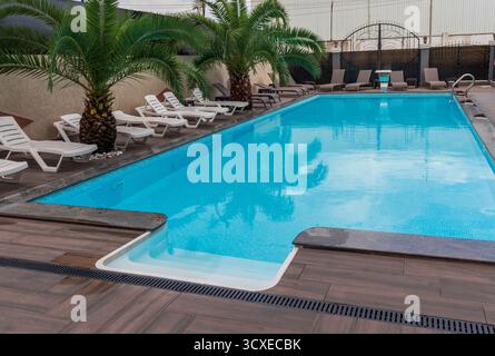 Plan de la piscine privée dans la maison. Banque D'Images