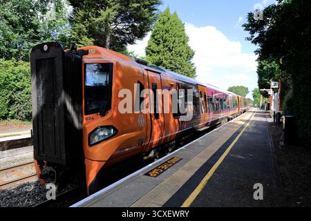 196 004 Civity Class, West Midlands trains unit à Bedworth Town, Warwickshire, Angleterre, Royaume-Uni Banque D'Images