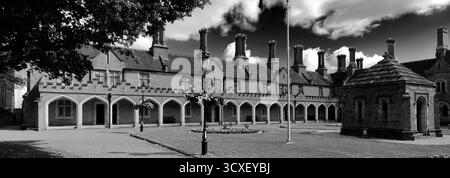 Le 19ème siècle Nicholas Chamberlaine's Armshouses, All Saints Square, Bedworth, Warwickshire, Angleterre, Banque D'Images