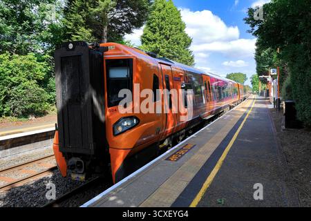 196 004 Civity Class, West Midlands trains unit à Bedworth Town, Warwickshire, Angleterre, Royaume-Uni Banque D'Images