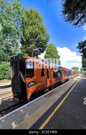 196 004 Civity Class, West Midlands trains unit à Bedworth Town, Warwickshire, Angleterre, Royaume-Uni Banque D'Images