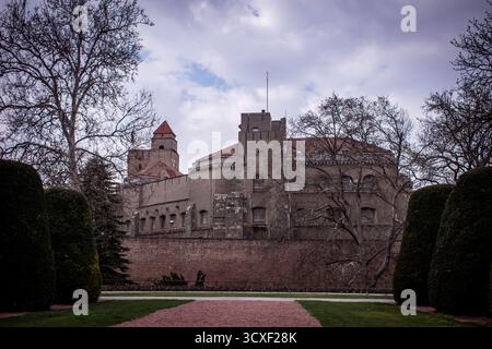 Parc Kalemegdan à Belgrade, Serbie. Le mur de briques de la forteresse et la cour. Banque D'Images