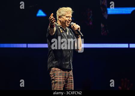 Dexter Holland de The Offspring jouant en live à Oslo le 10 octobre 2025 Banque D'Images