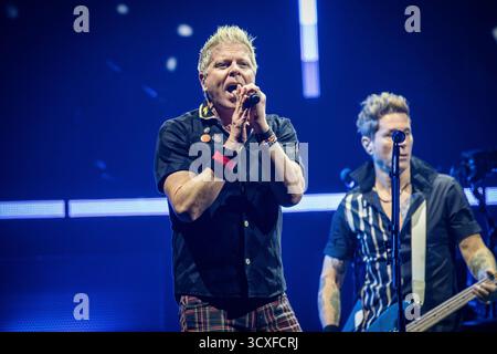 Dexter Holland de The Offspring jouant en live à Oslo le 10 octobre 2025 Banque D'Images