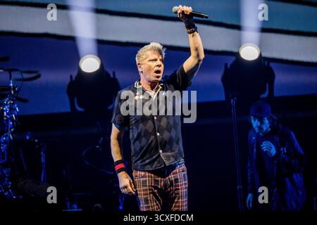 Dexter Holland de The Offspring jouant en live à Oslo le 10 octobre 2025 Banque D'Images