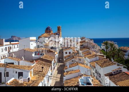 Altea, Espagne - 11 septembre 2025 ; vieille ville sur la côte méditerranéenne de la Costa Blanca. Banque D'Images
