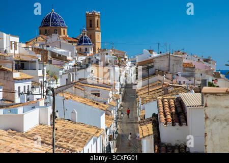 Altea, Espagne - 11 septembre 2025 ; vieille ville sur la côte méditerranéenne de la Costa Blanca. Banque D'Images