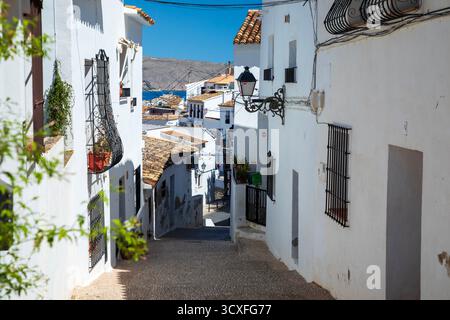 Altea, Espagne - 11 septembre 2025 ; vieille ville sur la côte méditerranéenne de la Costa Blanca. Banque D'Images
