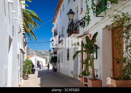Altea, Espagne - 11 septembre 2025 ; vieille ville sur la côte méditerranéenne de la Costa Blanca. Banque D'Images