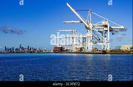 Oakland, États-Unis. 11 octobre 2025. Le port d'Oakland, un port maritime américain situé à Oakland dans la baie de San Francisco, dans l'État américain de Californie. Crédit : Patrick Pleul/dpa/Alamy Live News Banque D'Images