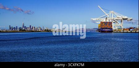 Oakland, États-Unis. 11 octobre 2025. Le port d'Oakland, un port maritime américain situé à Oakland dans la baie de San Francisco, dans l'État américain de Californie. Crédit : Patrick Pleul/dpa/Alamy Live News Banque D'Images