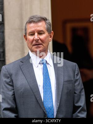 Londres, Royaume-Uni. 14 octobre 2025. Andy Beshear, gouverneur démocrate du Kentucky au 10 Downing Street Londres crédit : Ian Davidson/Alamy Live News Banque D'Images