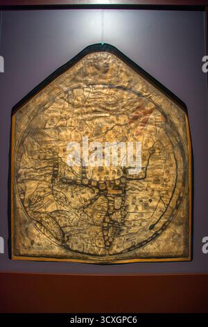 Hereford Mappa Mundi (1300) est la plus grande carte médiévale du monde, véhiculant des idées sur les érudits chrétiens médiévaux Banque D'Images