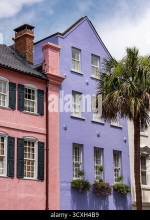 Bâtiments aux couleurs pastel sur Rainbow Row à Charleston, Caroline du Sud Banque D'Images