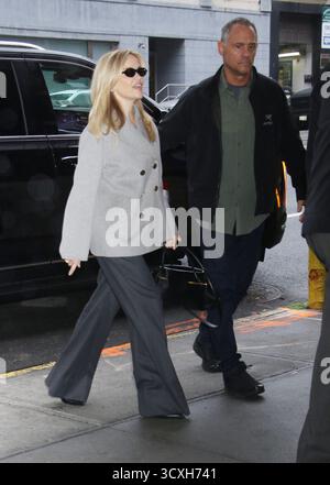 New York, États-Unis. 14 octobre 2025. 14 octobre 2025 Reese Witherspoon sur CBS Mornings pour parler du nouveau livre Gone Before Goodbye à New York. Credit :RW/Mediapunch Credit : MediaPunch Inc/Alamy Live News Banque D'Images