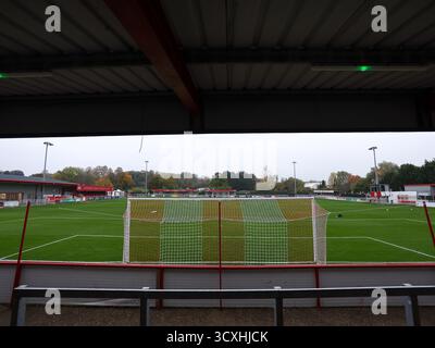 BRACKLEY, ANGLETERRE - 14 OCTOBRE : vue générale de St James Park, Brackley avant le match de replay de qualification de la FA Cup 4th Round entre Brackley Town et Woking à St James Park, Brackley, le 14 octobre 2025 à Brackley, Royaume-Uni. (Photo de Mitch Davidson/Brackley Town FC via Alamy Live News) Banque D'Images