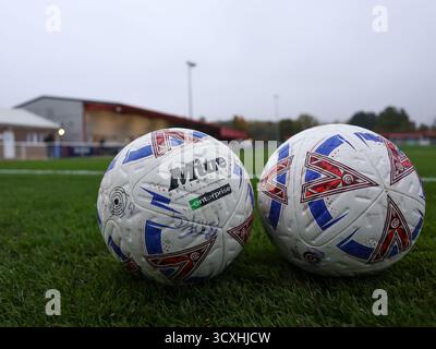 BRACKLEY, ANGLETERRE - 14 OCTOBRE : vue générale de St James Park, Brackley avant le match de replay de qualification de la FA Cup 4th Round entre Brackley Town et Woking à St James Park, Brackley, le 14 octobre 2025 à Brackley, Royaume-Uni. (Photo de Mitch Davidson/Brackley Town FC via Alamy Live News) Banque D'Images