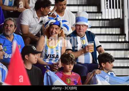 Fort Lauderdale, États-Unis. 14 octobre 2025. Les fans de l'Argentine lors de l'amical international entre l'Argentine et Porto Rico au stade Chase le 14 octobre 2025 à Fort Lauderdale, en Floride. (Photo de JC Ruiz/Sipa USA) crédit : Sipa USA/Alamy Live News Banque D'Images