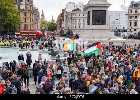 Manifestation pro Palestine, Londres Trafalgar Square, 4 octobre 2025, manifestations pro Palestine contre Israël et génocide présumé Banque D'Images