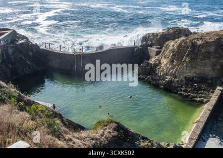 Piscine d'eau salée à Tapia de Casariego, Asturies, Espagne Banque D'Images
