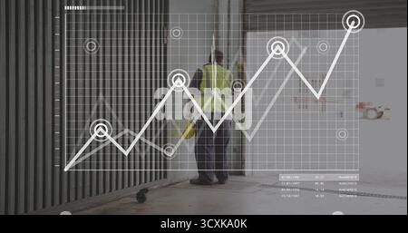 Ouvrier d'entrepôt portant un gilet de sécurité soulevant des portes de conteneur ouvertes dans la baie de chargement, superposition de données Banque D'Images