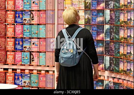 Frankfurter Buchmesse 2025. Besucher der Frankfurter Buchmesse AM 15.10.2025. 20251015MWI090823 *** Foire du livre de Francfort 2025 visiteurs à la Foire du livre de Francfort le 15 10 2025 20251015MWI090823 Banque D'Images
