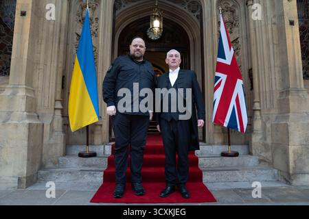 Ruslan Stefanchuk, président de la Verkhovna Rada d’Ukraine, s’adresse aux députés et à leurs pairs dans les chambres du Parlement, à Londres, alors qu’un drone conçu par l’Iran et abattu et capturé par l’armée ukrainienne est exposé au Palais de Westminster. Date de la photo : mercredi 15 octobre 2025. Banque D'Images