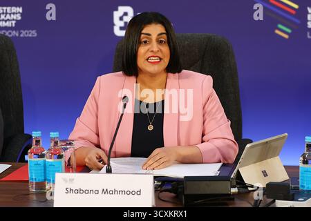 La ministre de l'intérieur, Shabana Mahmood, entame la réunion alors qu'elle accueille des homologues des Balkans occidentaux lors du sommet des Balkans occidentaux à Lancaster House à Londres. Date de la photo : mercredi 15 octobre 2025. Banque D'Images