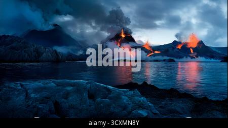 Éruptions volcaniques avec lave qui coule dans la mer et nuages de cendres volcaniques assombrissant le ciel. Banque D'Images