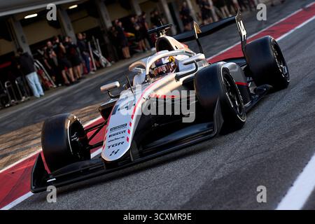 Montmelo, Espagne. 15 octobre 2025. BARCELONE, ESPAGNE - 15 OCTOBRE : Fionn Mclaughiln d'Irlande et (14) Hitech TGR roulent sur le Pitlane lors de la première journée des essais d'après-saison FIA de formule 3 sur le circuit de Barcelona Catalunya le 15 octobre 2025 à Barcelone, Espagne. (Photo de Pablo Rodriguez/Quality Sport images) crédit : QSP/Alamy Live News Banque D'Images