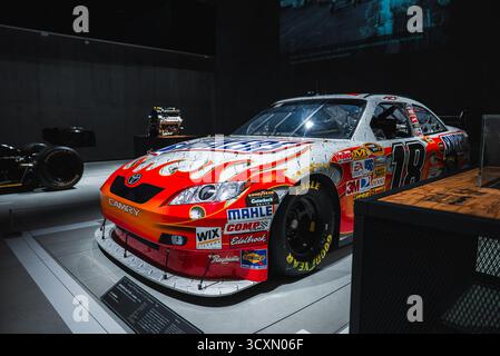 Toyota numéro 18 voiture de stock sur la plate-forme au Toyota automobile Museum Banque D'Images
