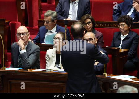 Ministre française de l’économie, des finances et de l’industrie, de l’énergie et du numérique, vice-ministre française de l’égalité entre les femmes et les hommes et de la lutte contre les discriminations Aurore Berge, souveraineté Roland Lescure et ministre français de l’intérieur Laurent Nunez, ministre français des petites et moyennes entreprises, du commerce, de l’artisanat, du tourisme et du pouvoir d’achat Serge Papin, ministre française de la culture Rachida Dati, ministre française de la transition écologique, biodiversité et négociations internationales sur le climat et la nature Monique Barbut et le premier ministre français Sébastien Lecornu vus ici pendant Banque D'Images