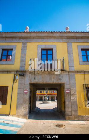 Entrée de la place principale. Brunete, province de Madrid, Espagne. Banque D'Images