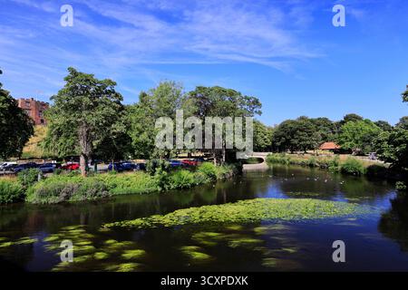 Le château de Ladybridge et Tamworth, où la rivière Tame et la rivière Anker se rencontrent, ville de Tamworth, Staffordshire, Angleterre, Royaume-Uni Banque D'Images