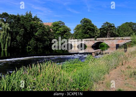 Le château de Ladybridge et Tamworth, où la rivière Tame et la rivière Anker se rencontrent, ville de Tamworth, Staffordshire, Angleterre, Royaume-Uni Banque D'Images