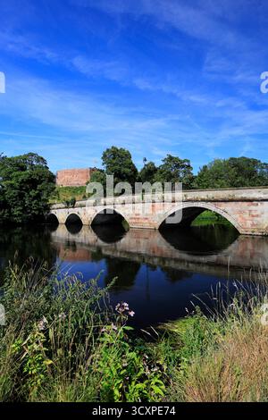 Le château de Ladybridge et Tamworth, où la rivière Tame et la rivière Anker se rencontrent, ville de Tamworth, Staffordshire, Angleterre, Royaume-Uni Banque D'Images