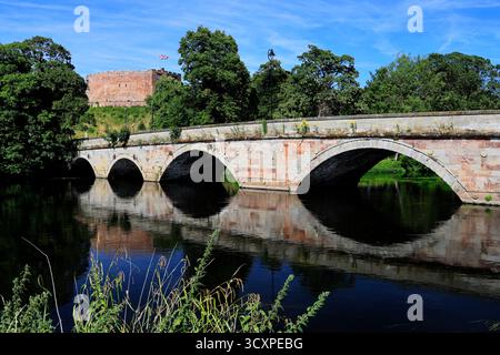 Le château de Ladybridge et Tamworth, où la rivière Tame et la rivière Anker se rencontrent, ville de Tamworth, Staffordshire, Angleterre, Royaume-Uni Banque D'Images