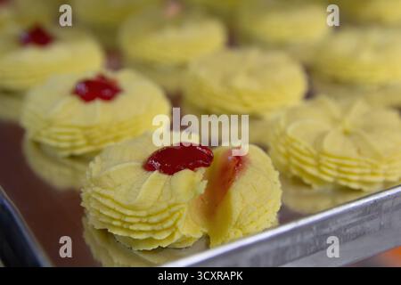Usine de cookies, industrie alimentaire. Fabrication. Production de cookies. Banque D'Images