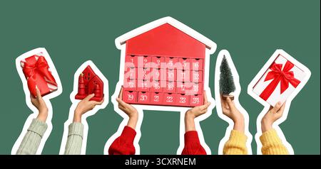 Mains avec des cadeaux, calendrier de l'Avent et décorations de Noël sur fond vert Banque D'Images