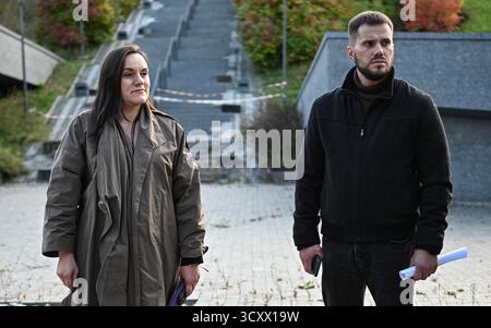 La ministre ukrainienne de la culture et des communications stratégiques, Tetiana Berezhna, inspecte les progrès de la deuxième étape de la construction du Musée national « Mémorial des victimes de l’Holodomor », Kiev, Ukraine, le 15 octobre 2025 (photo Danylo Antoniuk/Ukrinform) Banque D'Images