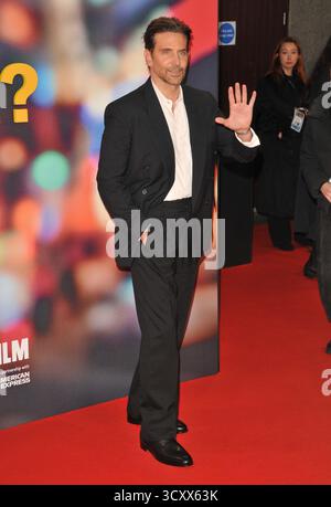 Londres, Royaume-Uni. 14 octobre 2025. Bradley Cooper au « est-ce que cette chose marche ? » 69e gala du BFI London film Festival, jour 7, Royal Festival Hall, Belvedere Road, le mardi 14 octobre 2025 à Londres, Angleterre, Royaume-Uni. CAP/CAN © CAN/Capital Pictures crédit : Capital Pictures/Alamy Live News Banque D'Images